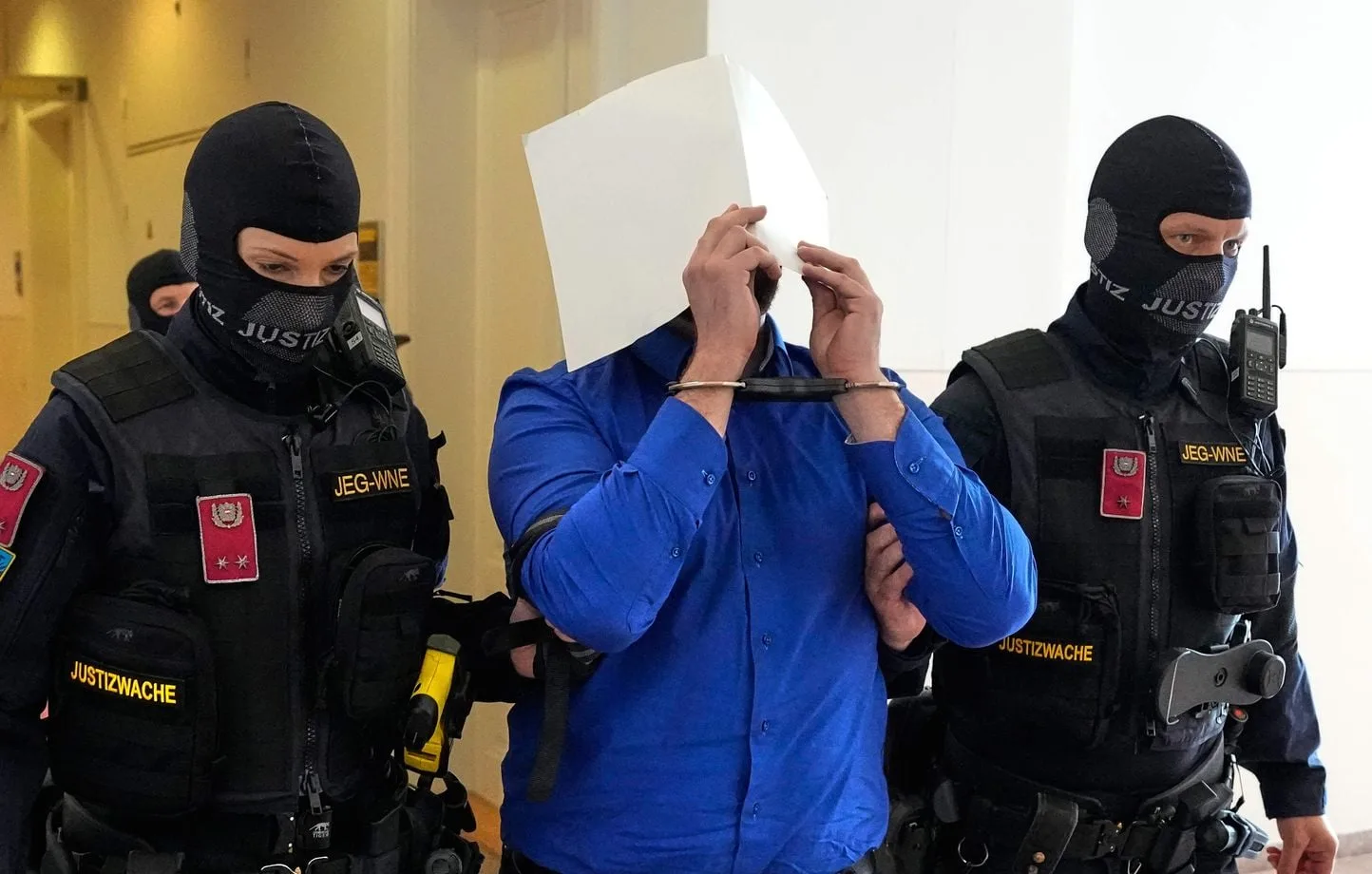 Condenan a 15 años a austriaco por planear ataque terrorista contra concierto en Viena