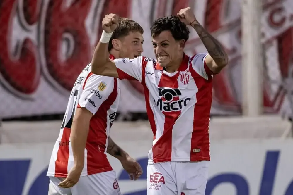 Instituto avanzó a octavos tras vencer a Lanús con un gol en tiempo de descuento
