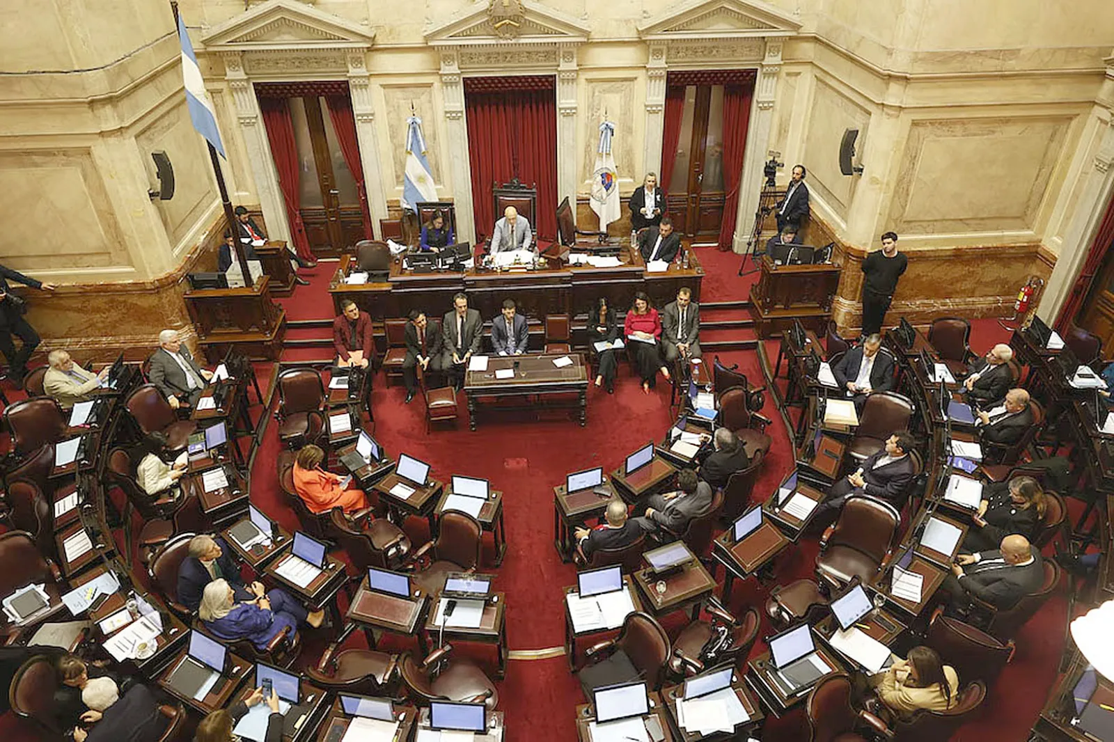 El oficialismo busca sesionar en el Senado durante el Mundial para avanzar con reformas clave