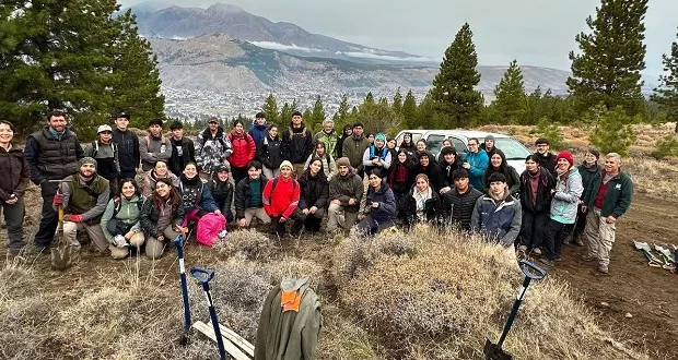 Esquel avanza en la recuperación del bosque nativo con nueva plantación de cipreses