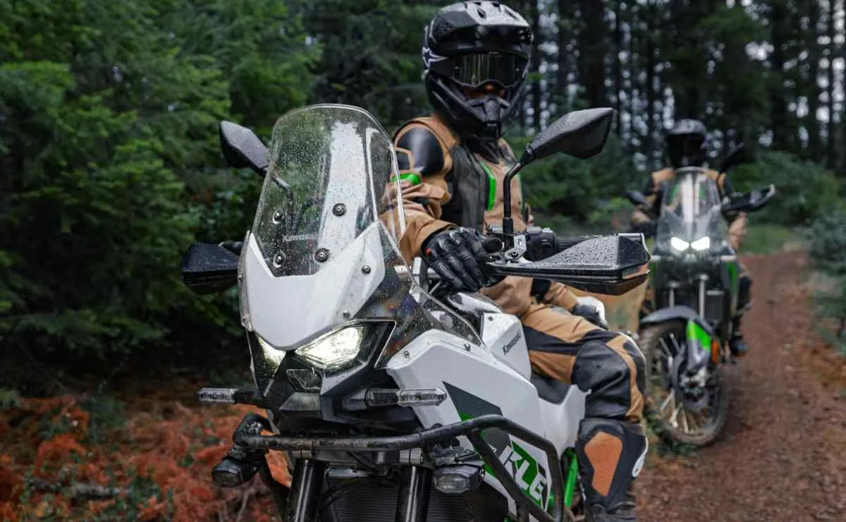 Kawasaki presenta la KLE 500 en Argentina y define su lugar frente a rivales clave