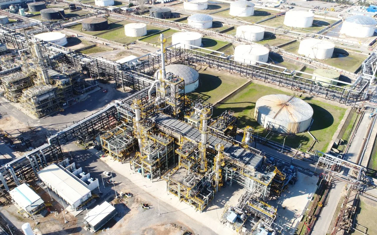 La producción récord de Vaca Muerta impulsa la transformación de las refinerías argentinas