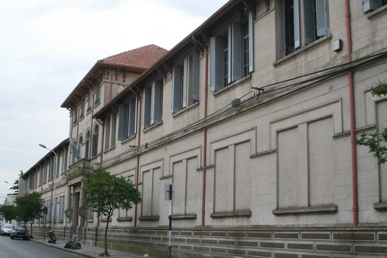 Profesor de música sufre fracturas tras agresión de alumno en clase en Tandil