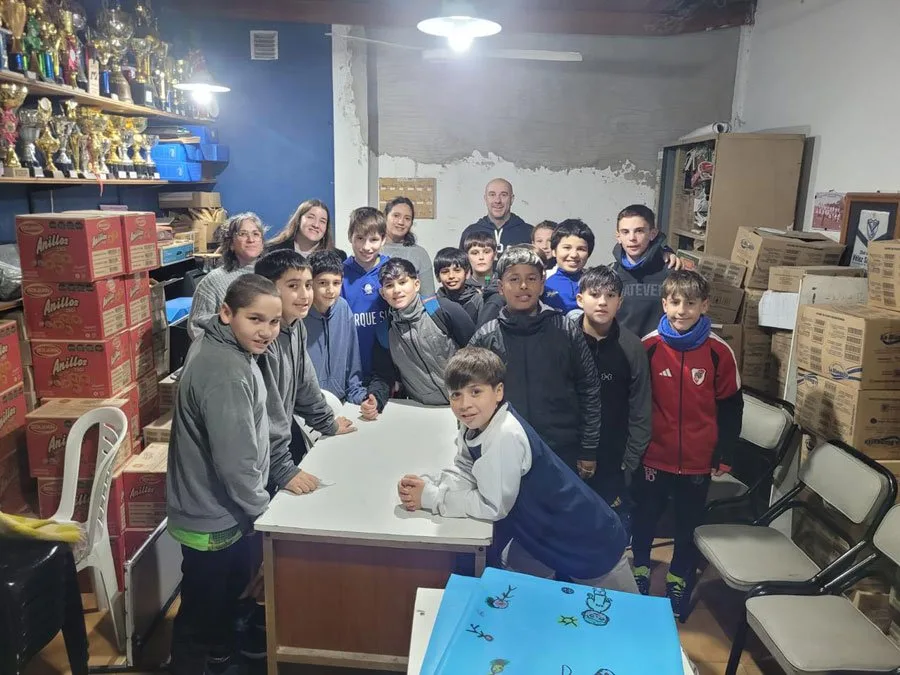Taller sobre adolescencias saludables reunió a jóvenes deportistas en Club Parque Sur