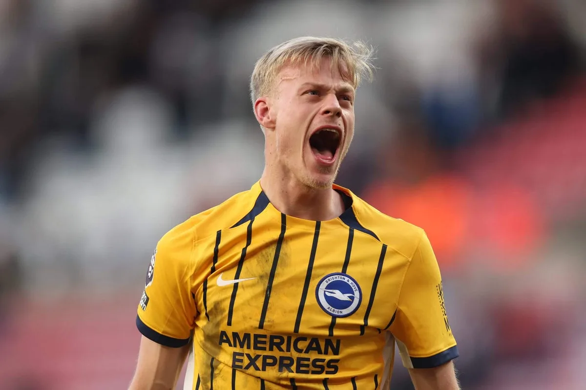 Tottenham Hotspur negocia por Jan Paul van Hecke para reforzar su defensa