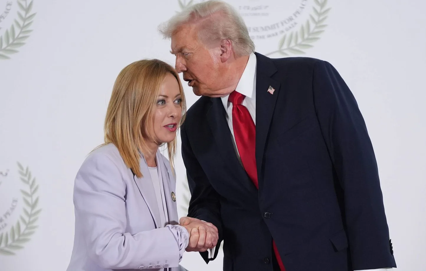 Trump y Meloni prolongan su enfrentamiento público por una selfie en la cumbre del G7