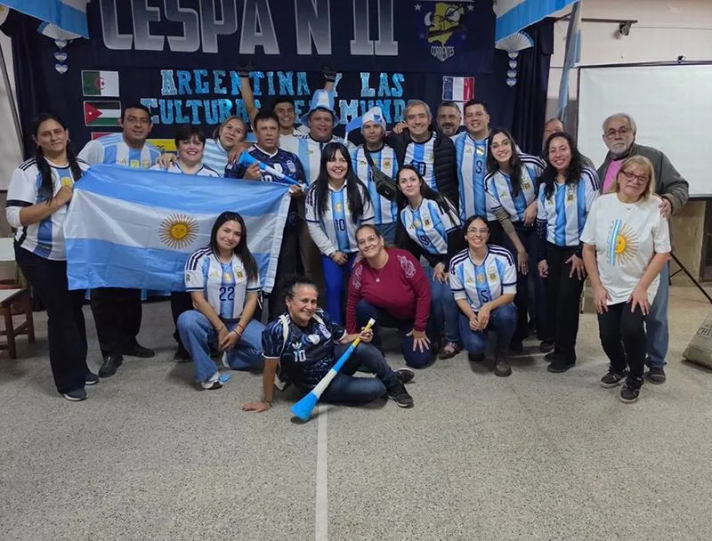 Una escuela nocturna transforma el Mundial en una experiencia educativa interdisciplinaria