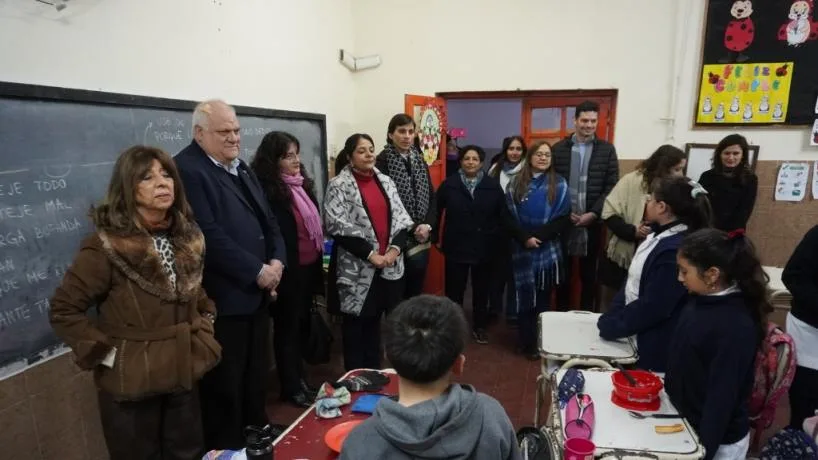 Autoridades supervisan prestación alimentaria en escuela con jornada extendida