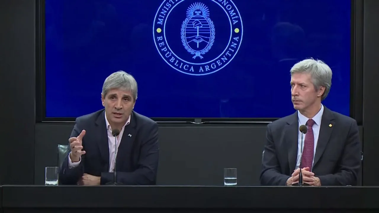 Caputo explica cómo se financiará el pago de USD 4.200 millones en vencimientos de bonos