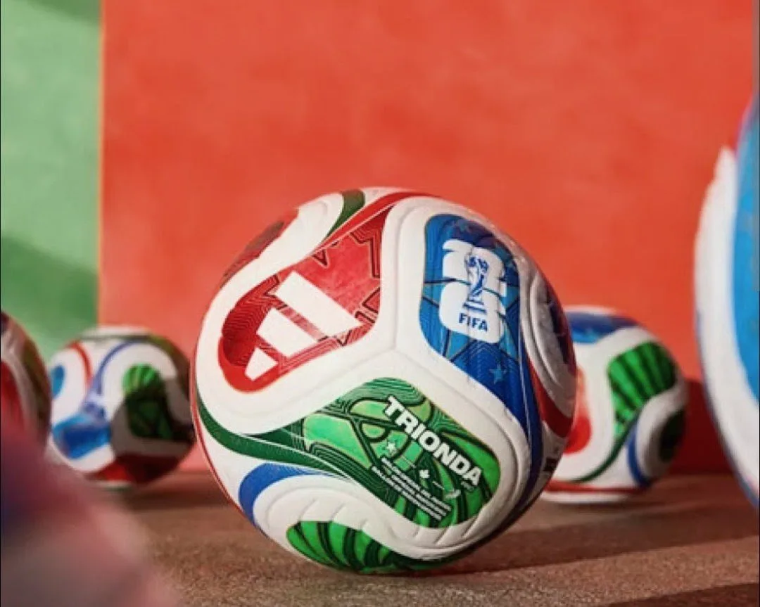 El balón tecnológico no evitó una polémica que el árbitro tradicional aclararía sin dudas