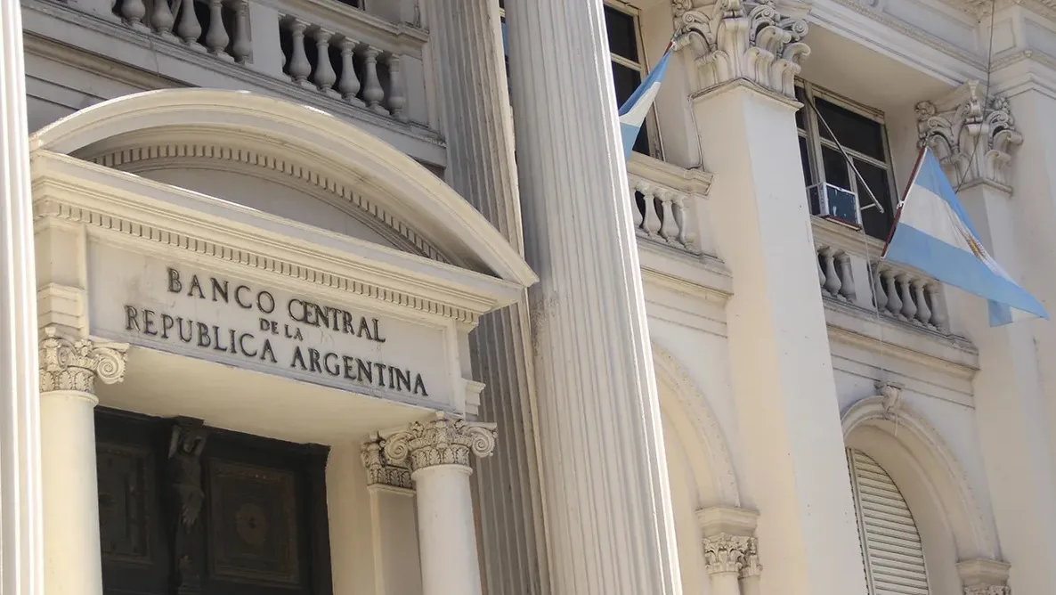 El Banco Central acumula 120 días consecutivos de compras de dólares y supera reservas de USD 48.000 millones