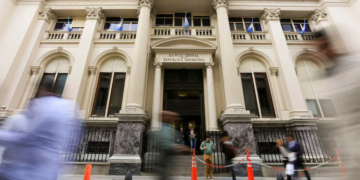 El Banco Central compra récord de dólares y acumula reservas cercanas a 49.000 millones