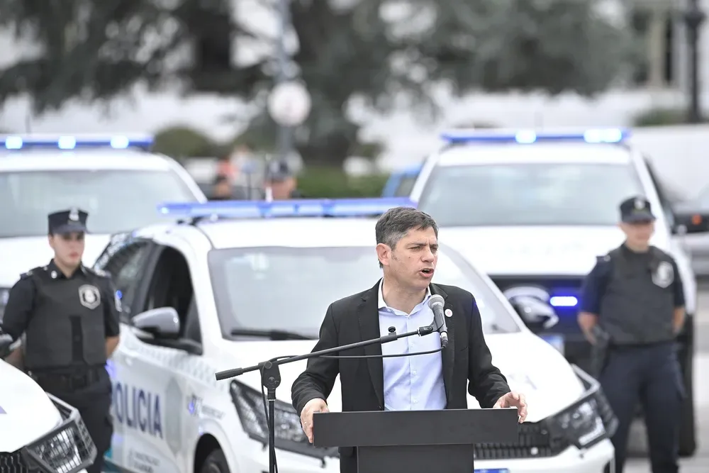 El gobierno bonaerense confirma un aumento salarial del 7% para la policía en dos fases