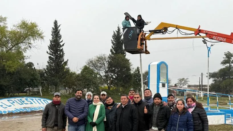El Puestito mejora su acceso principal con adoquinado, iluminación LED y espacios públicos renovados