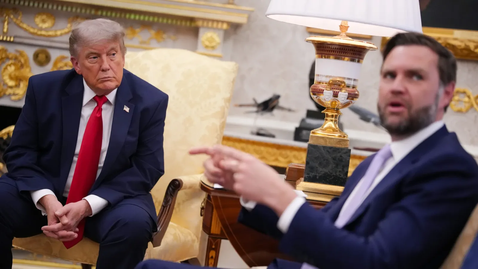 Estados Unidos exige a Irán que confirme el libre tránsito en el estrecho de Ormuz antes del sábado