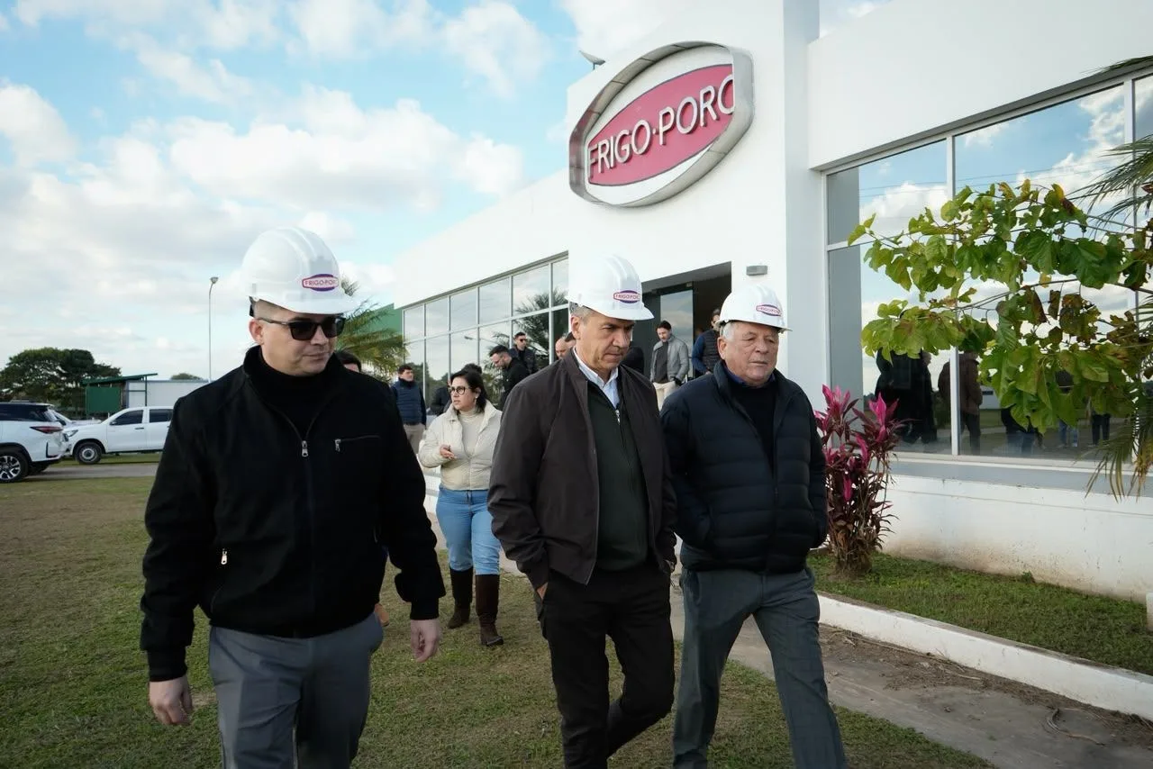 Inauguran sistema solar fotovoltaico en FRIGOPORC para mejorar la producción porcina en Chaco