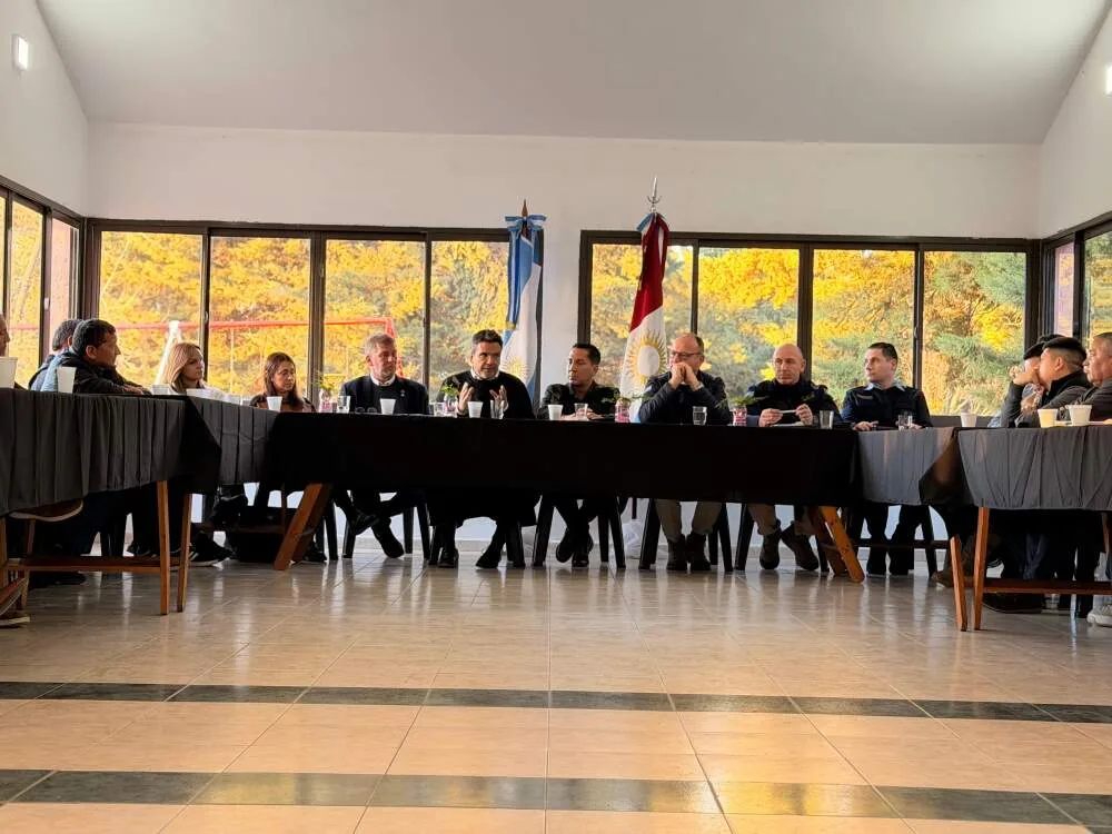 Intendentes y funcionarios de Santa María dialogaron sobre la economía y seguridad local