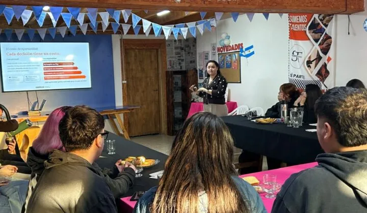Jóvenes de Tolhuin completaron primer ciclo de educación financiera impulsado por Sumemos Juventud