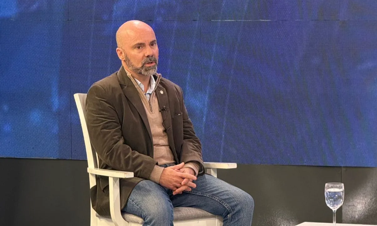 Juan Domingo Viola analiza la crisis económica y los conflictos municipales en Córdoba