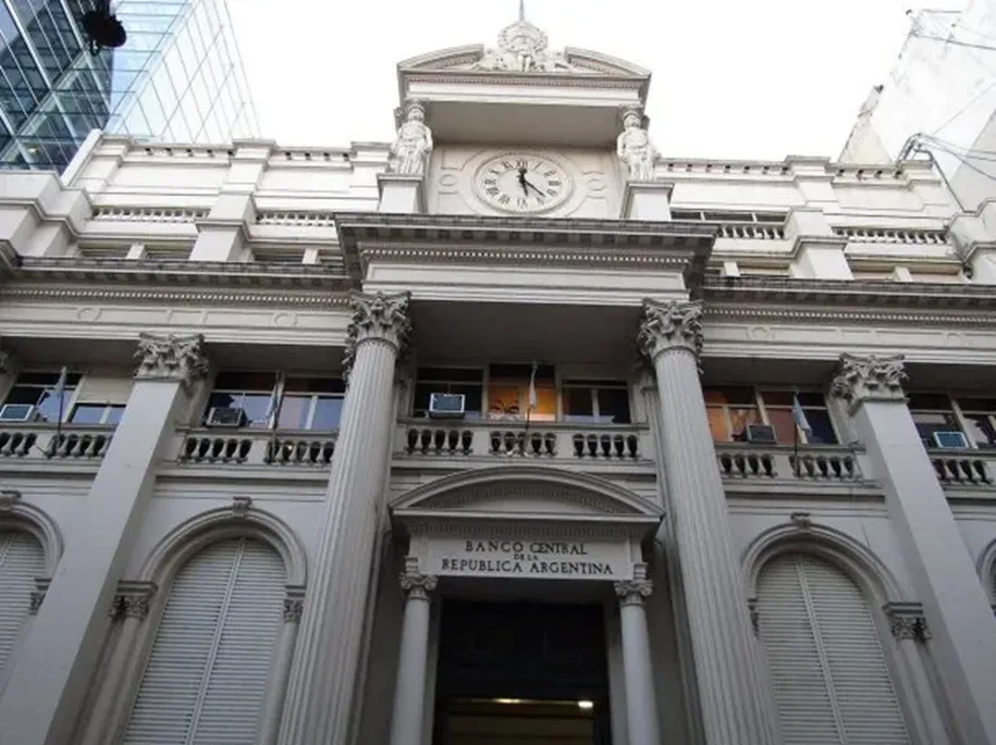 Las reservas del Banco Central cayeron USD 800 millones tras pago de deuda clave