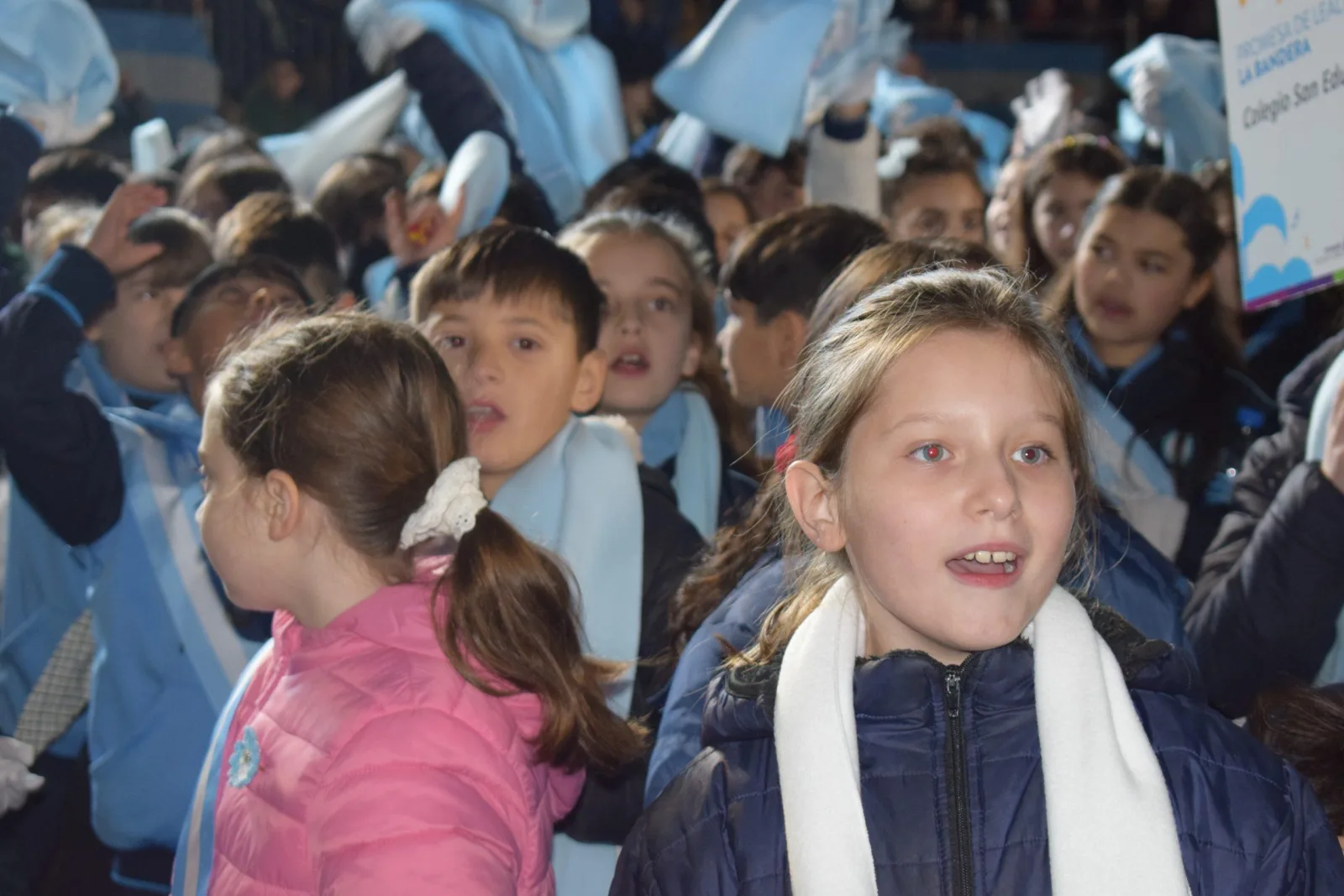 Más de 1.400 estudiantes de Vicente López prometieron lealtad a la Bandera en Tecnópolis