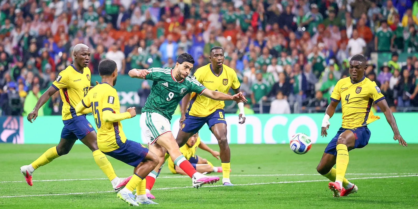 México asegura su pase a octavos tras vencer a Ecuador en el Estadio Azteca