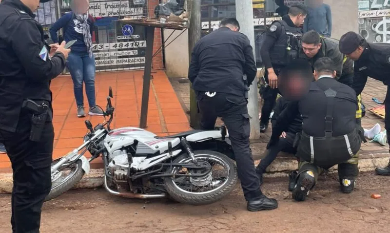 Motociclista en estado crítico tras perder el control en avenida Aconcagua