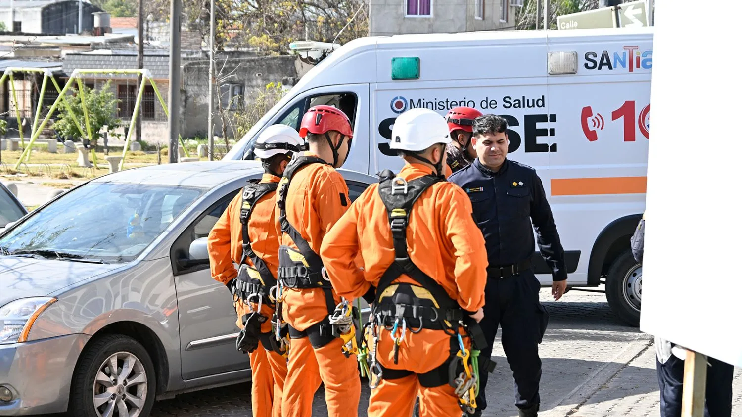 Mujer evitó saltar desde un séptimo piso tras un operativo en zona norte