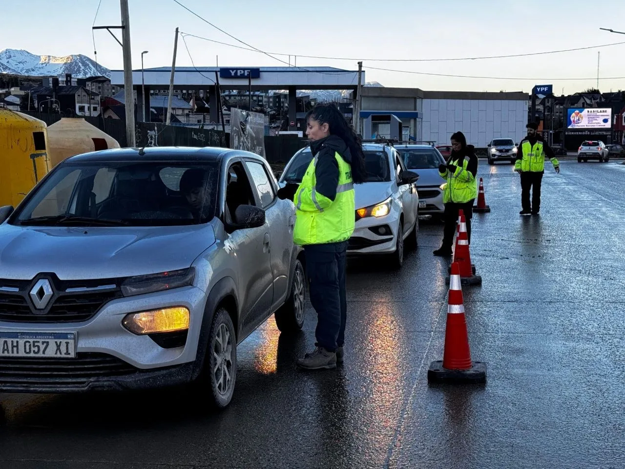 Operativos de control vehicular se realizan diariamente para mejorar la seguridad vial en Ushuaia