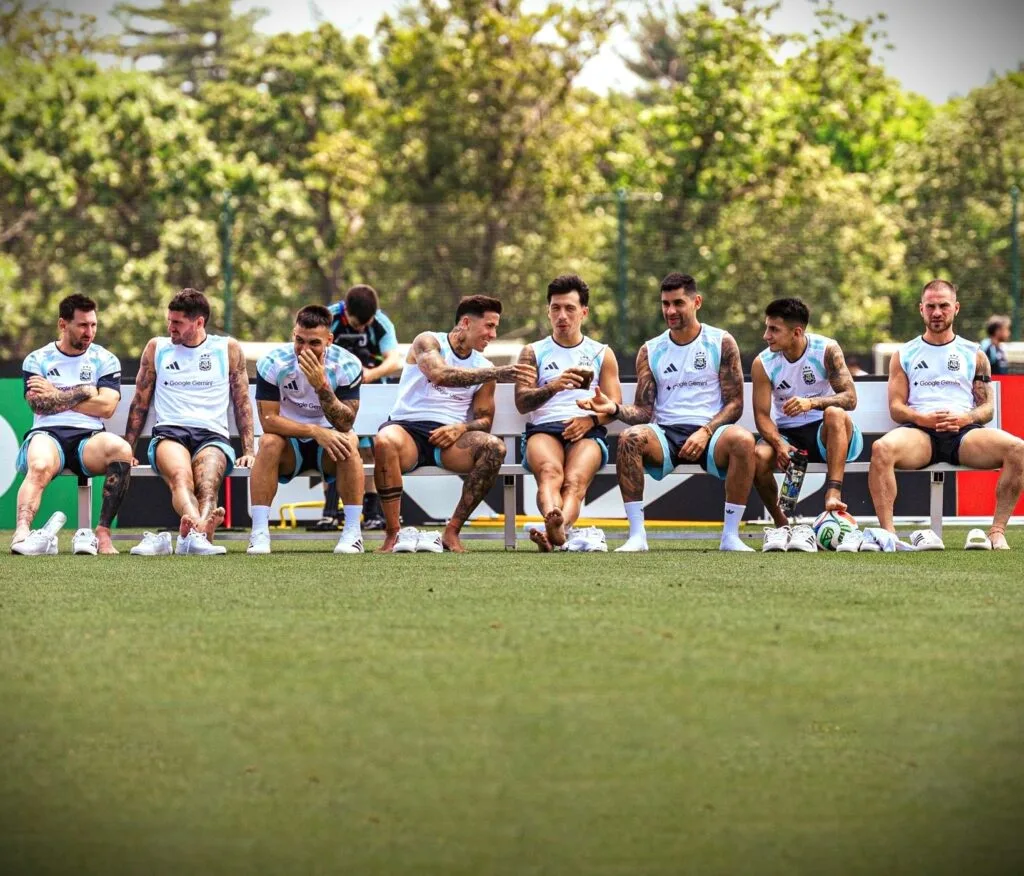 Scaloni avanza en la formación de Argentina para enfrentar a Suiza en cuartos de final