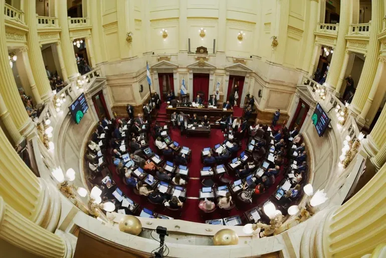 Senadores argentinos recibirán un aumento salarial acumulativo desde agosto