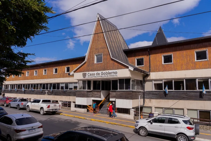 Gobierno retoma descuentos a docentes y estudia decreto para ajuste salarial