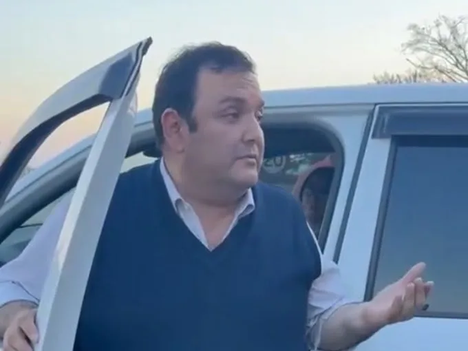 Diputado libertario denunció agresiones tras ser increpado por vecinos y refugiarse en una comisaría