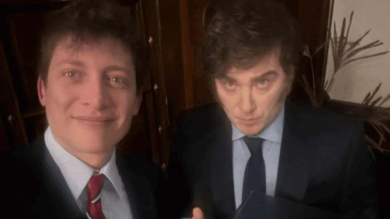 Santiago Caputo responde a reacciones tras el discurso de Javier Milei sobre Malvinas