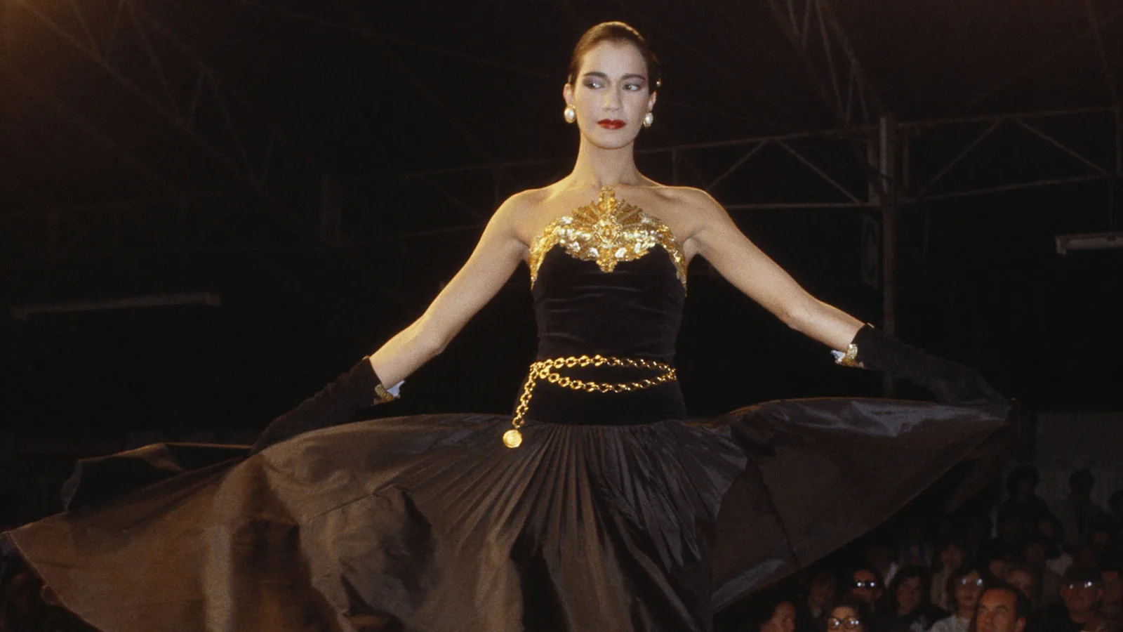 Cómo incorporar las tendencias de los años 80 en la moda para 2026
