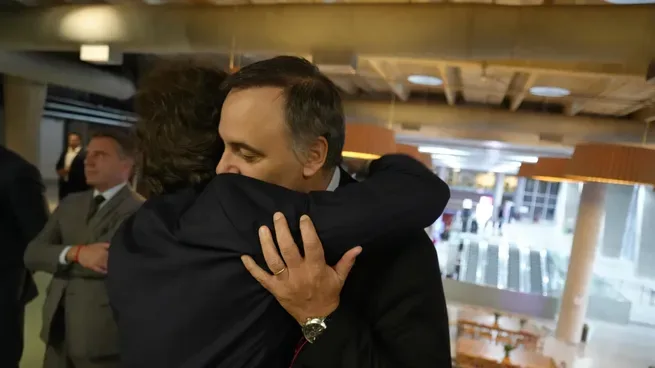 Crece la tensión interna por la situación judicial de Manuel Adorni en el Gobierno