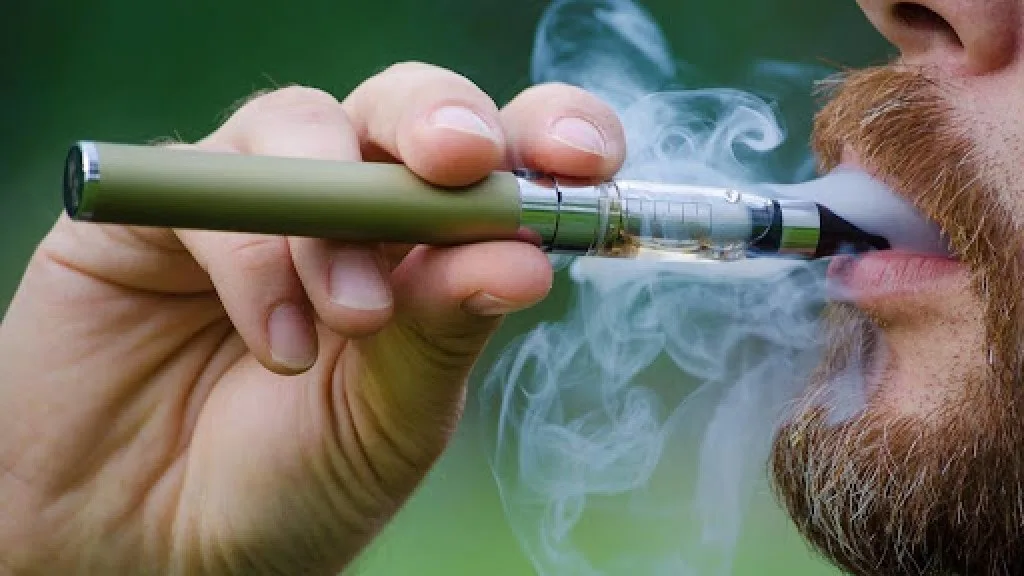 El Gobierno reemplaza la prohibición de vapeadores por un sistema de regulación y control