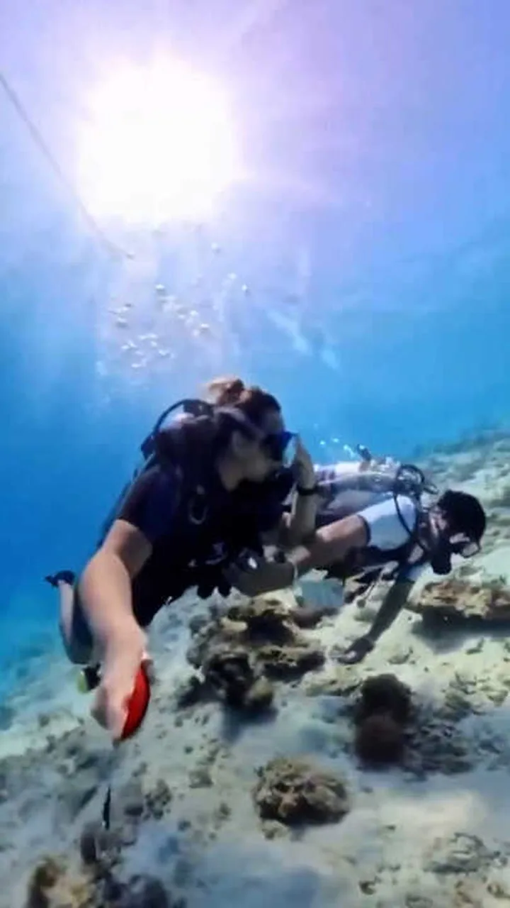 Influencer denuncia abuso durante clase de buceo y comparte video de la inmersión