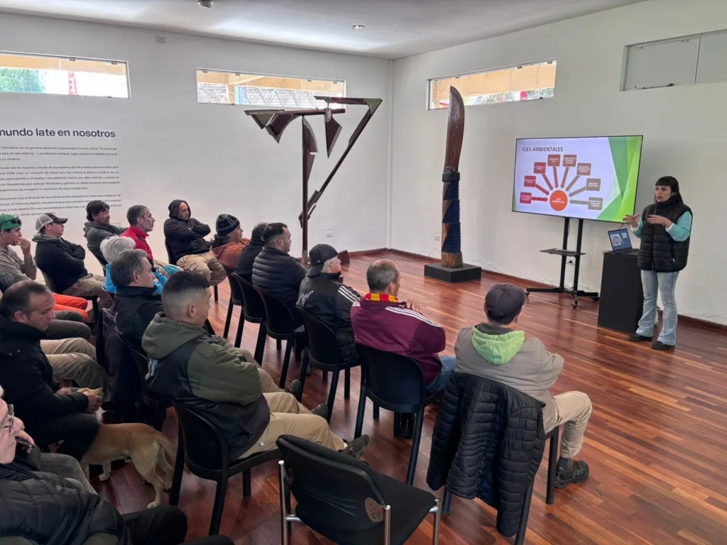 La Bienal del Chaco avanza en un plan ambiental con primera capacitación a su equipo