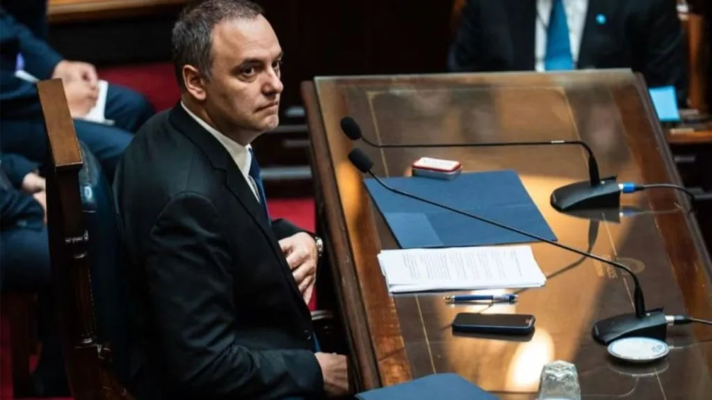 La oposición no logra quórum para interpelar a Manuel Adorni y señala al PRO como responsable