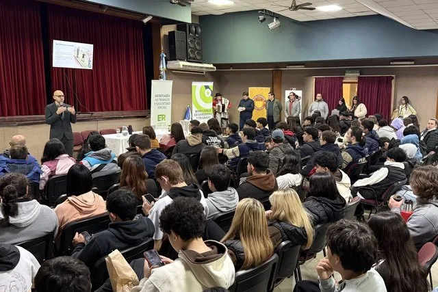Más de 100 estudiantes de Federal se capacitaron en derechos laborales y habilidades para el empleo