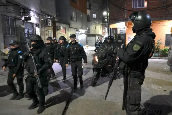 Megaoperativo en villas porteñas detuvo a 27 personas y clausuró búnkeres y comercios ilegales