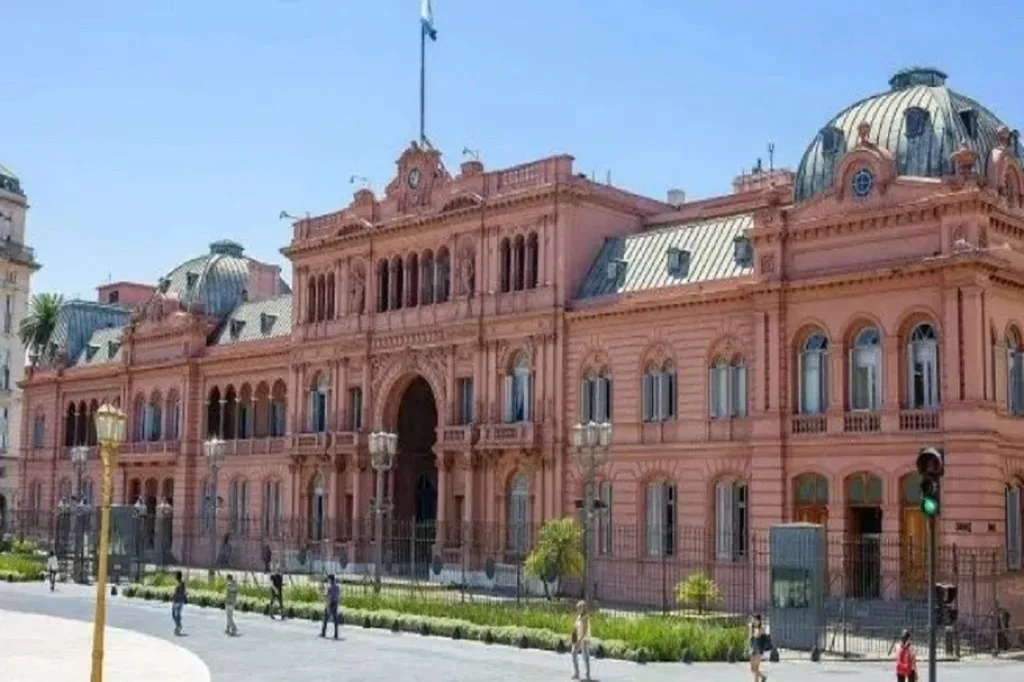 Milei viaja a Estados Unidos mientras la Casa Rosada reactiva su estrategia de comunicación