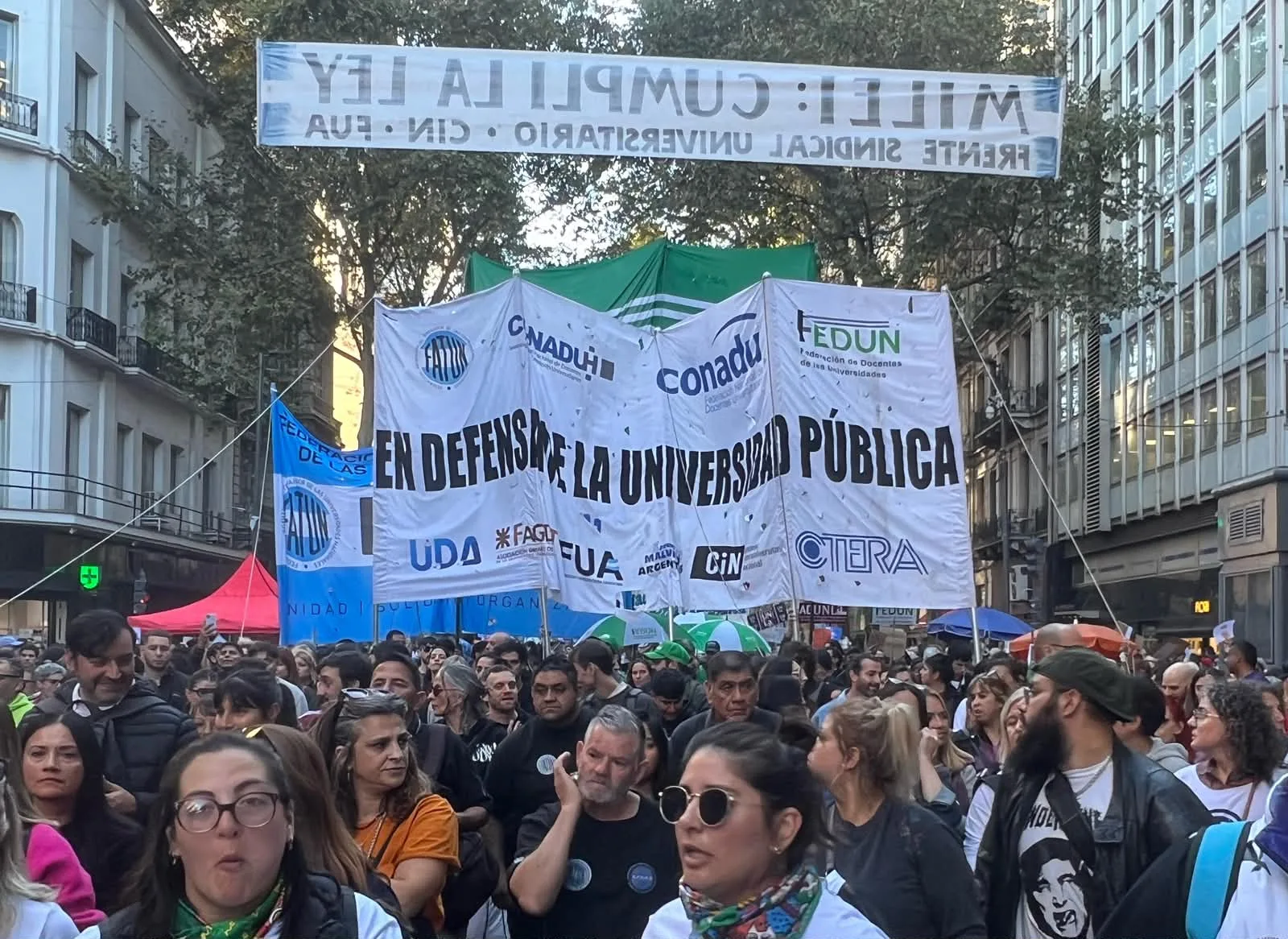Movilización masiva exige al gobierno el cumplimiento de la Ley de Financiamiento Universitario