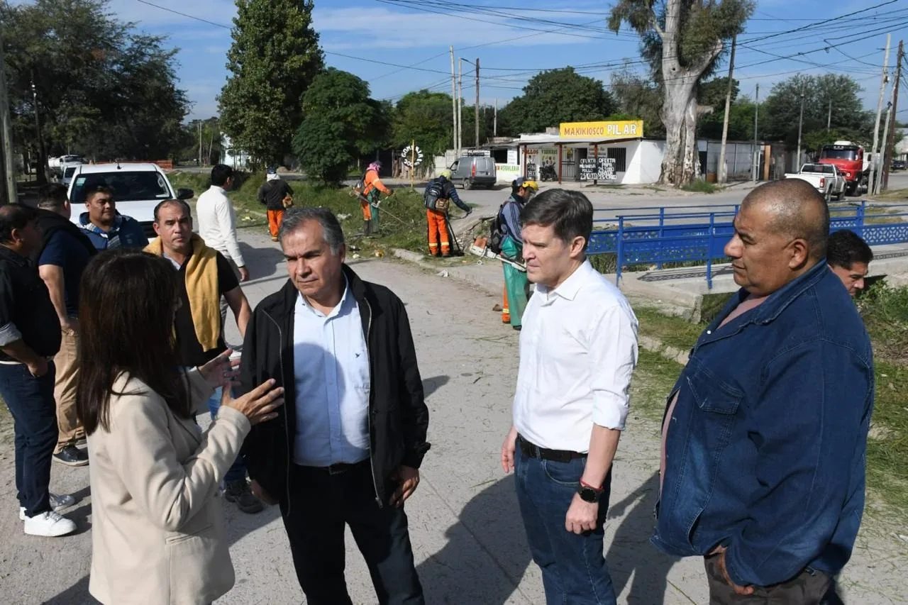 Municipio llevó a cabo un operativo de limpieza y desmalezamiento en Av. del Trabajo
