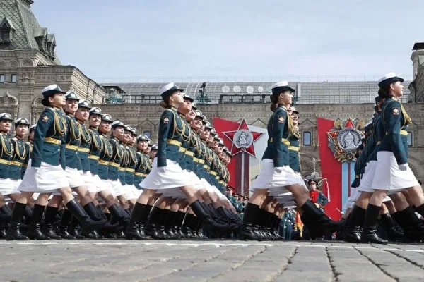 Rusia conmemora el Día de la Victoria con un desfile menor en Moscú en medio del conflicto en Ucrania