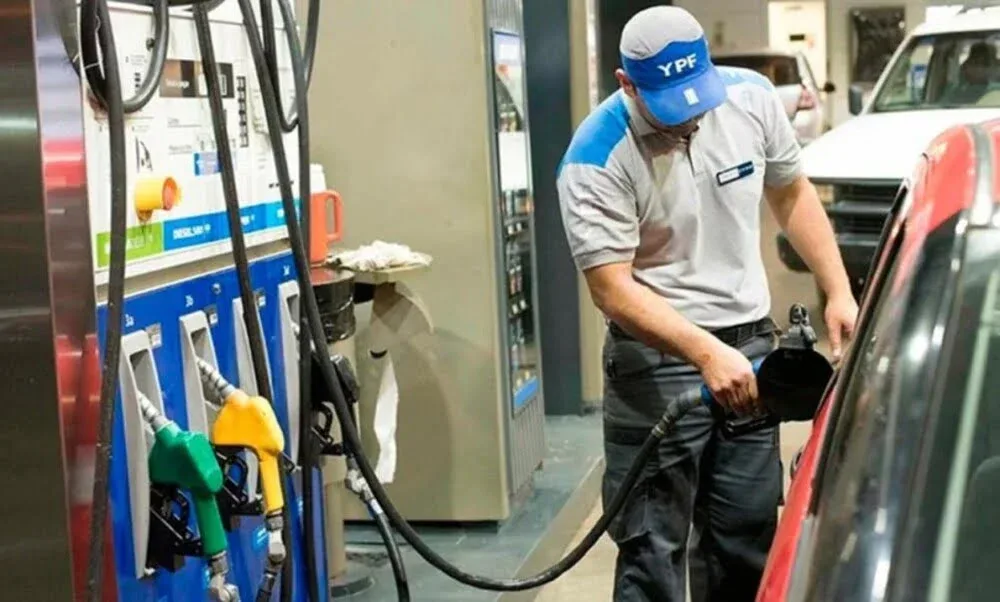 YPF aplicará un incremento del 1% en combustibles y prolongará el sistema de amortiguación