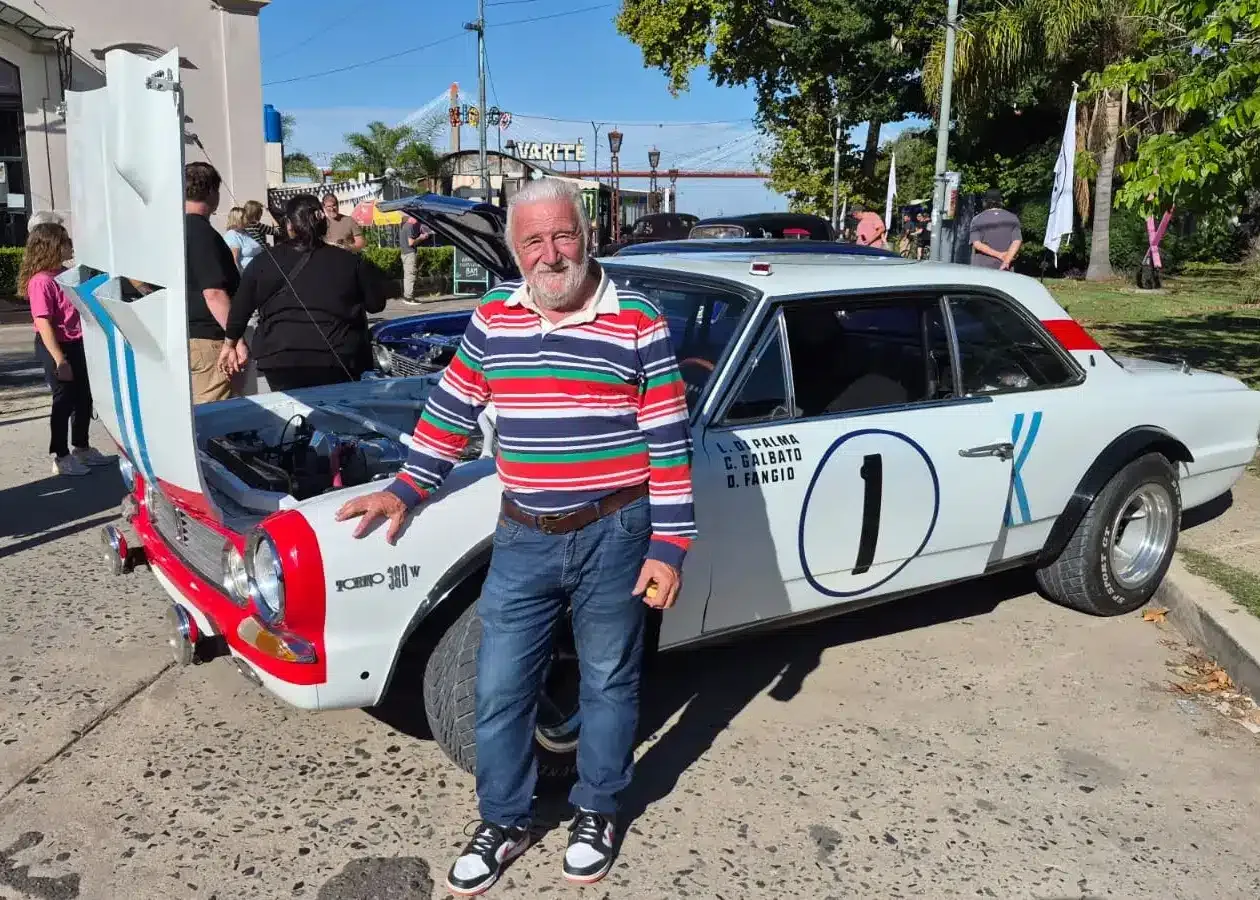 Zárate reunió más de veinte autos clásicos en la Costanera con masiva concurrencia